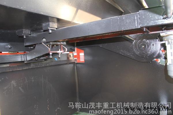 液壓擺式剪板機(jī)   數(shù)控剪板機(jī)