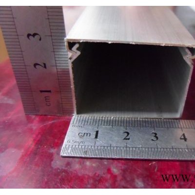 鹽城50*30鋁線槽鋁卡槽鋁合金橋架生產銷售