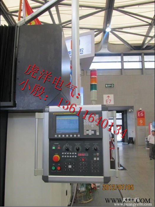 觸摸屏懸臂操作機箱，全鋁材質陽極氧化表面，吊臂箱移動支架